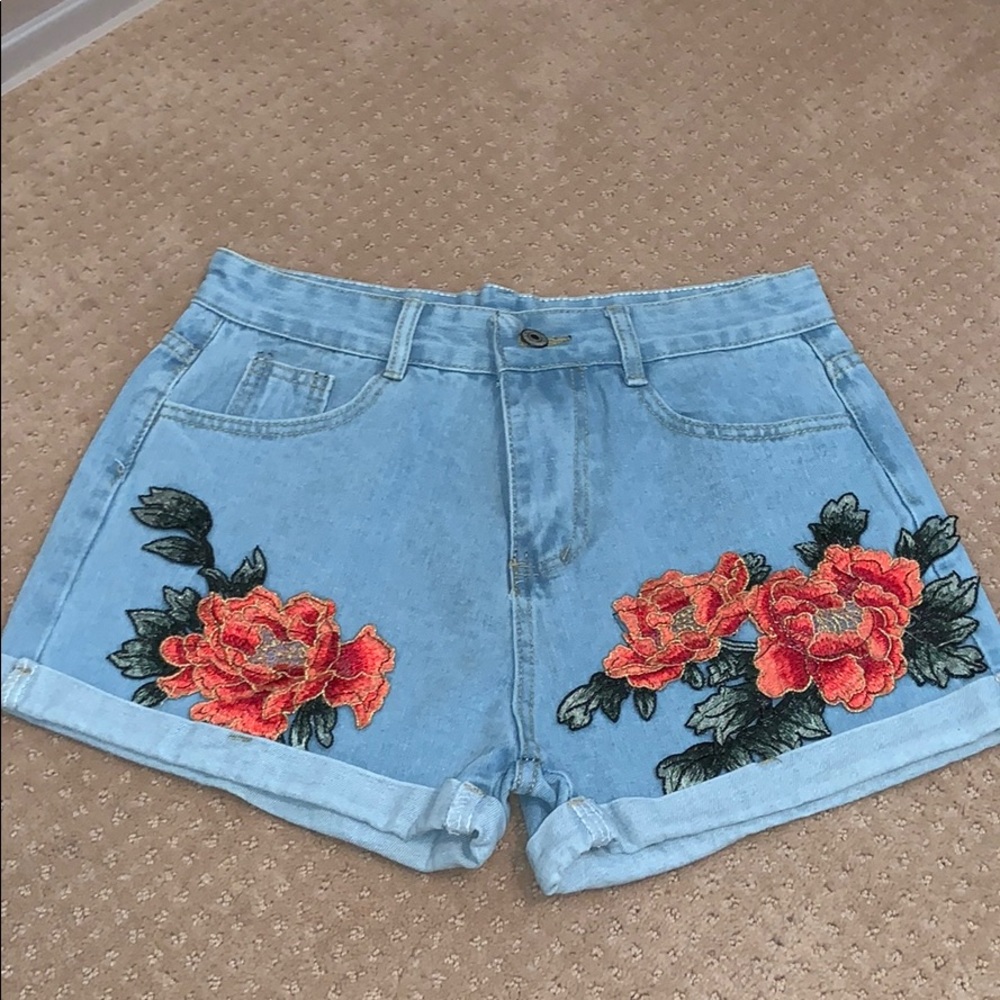 High waisted embroidery detail shorts